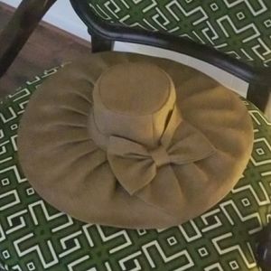 Brown large brimmed paper /polyester hat with bow
